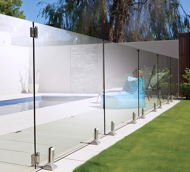 Pool frameless glass railings